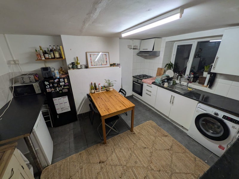 Room Wellington Avenue in Bristol