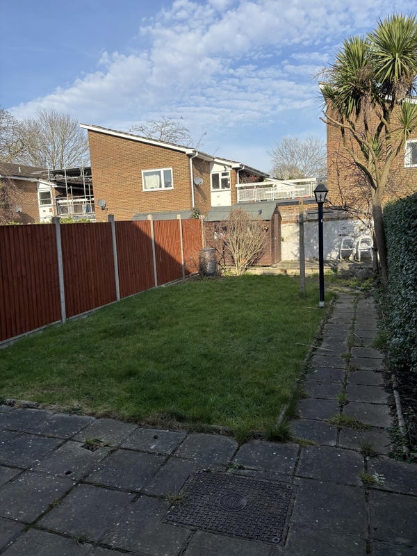 Room Clarence Crescent in Greater London