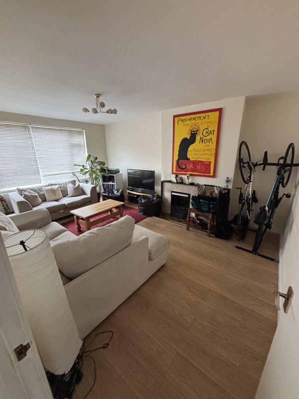 Room Clarence Crescent in Greater London