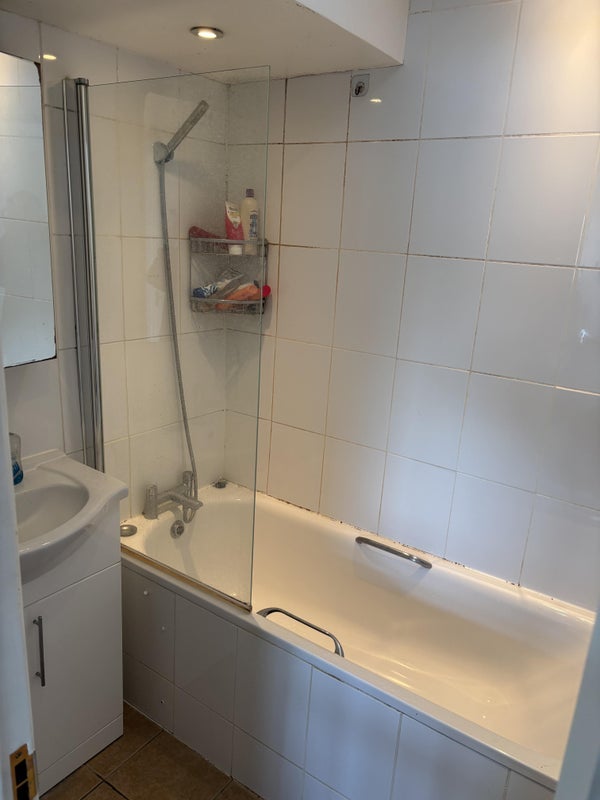Room Clarence Crescent in Greater London