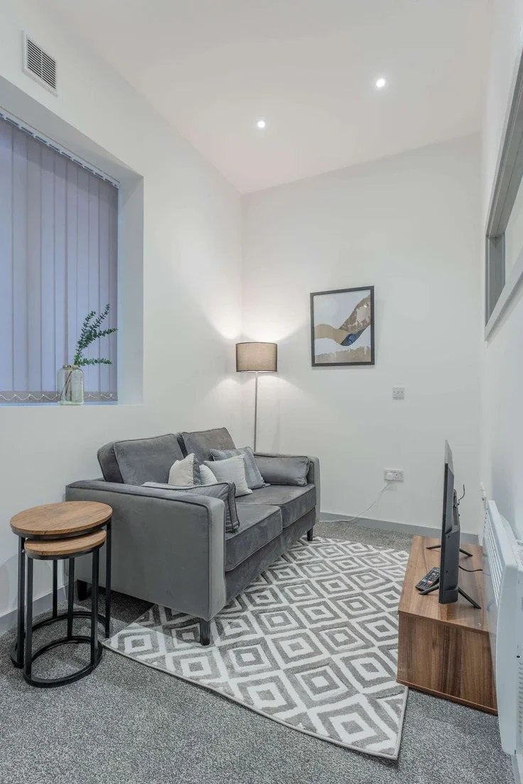 Flat Dudley Road in Brierley Hill