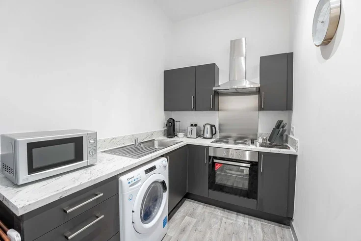 Flat Dudley Road in Brierley Hill
