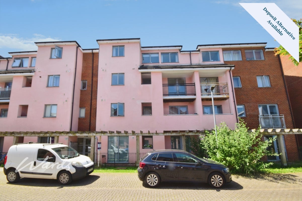 Flat Drummond Grove in Ashford