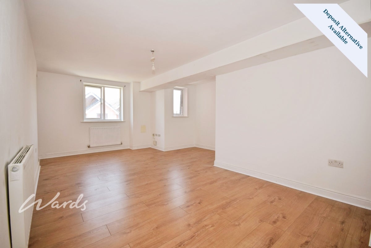 Flat Drummond Grove in Ashford