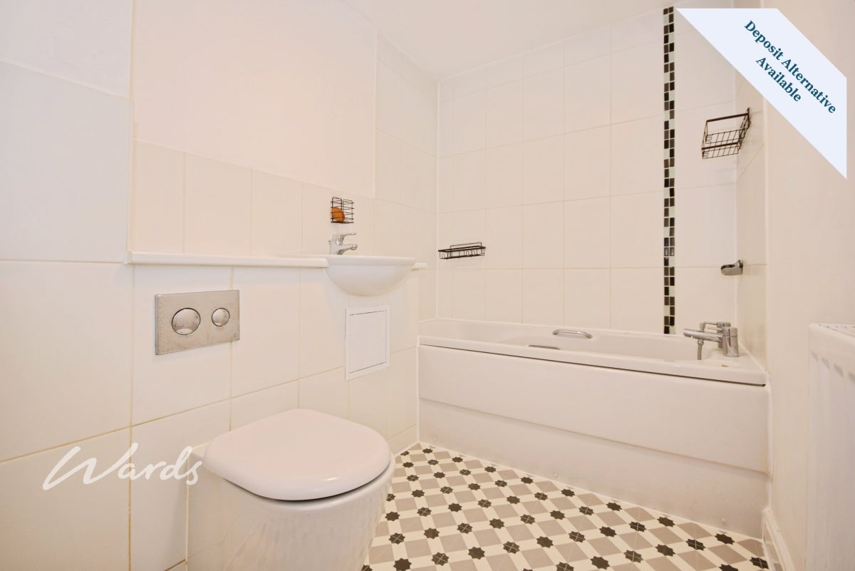 Flat Drummond Grove in Ashford