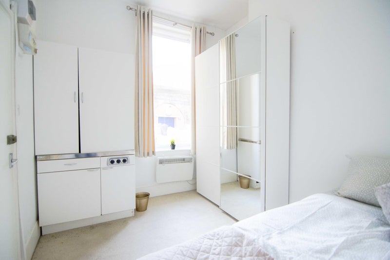 Room Belvedere Buildings in Greater London