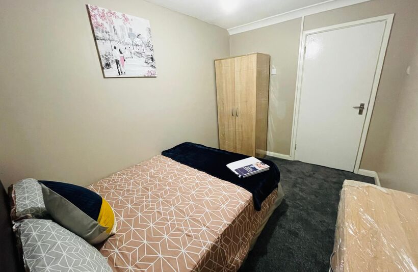 Room Dudley Road in Greater London
