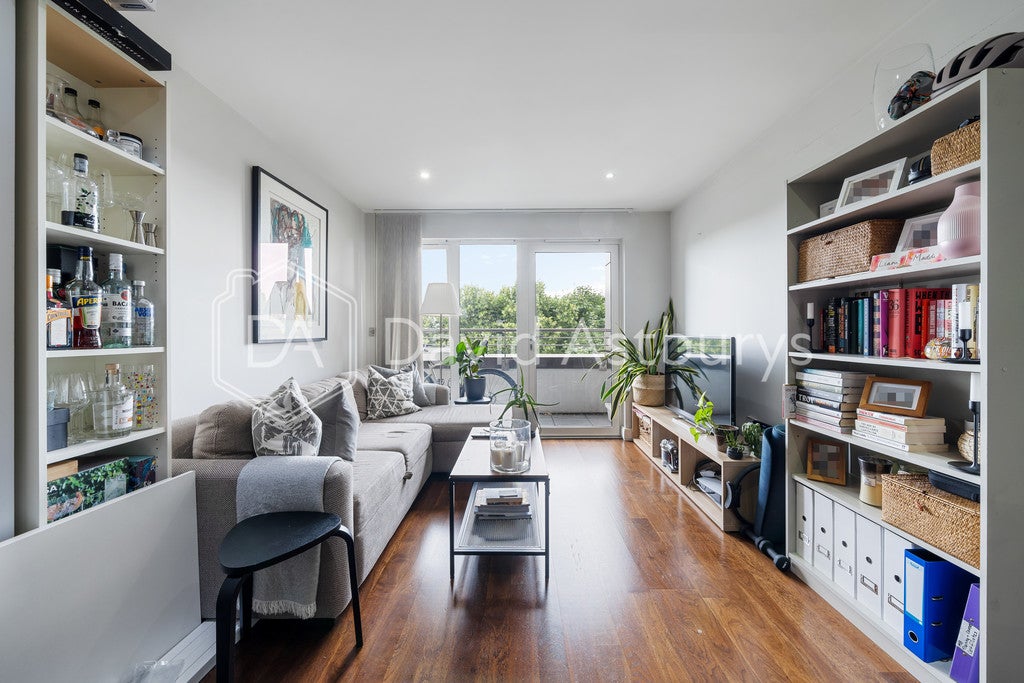 Flat Lough Road in Greater London