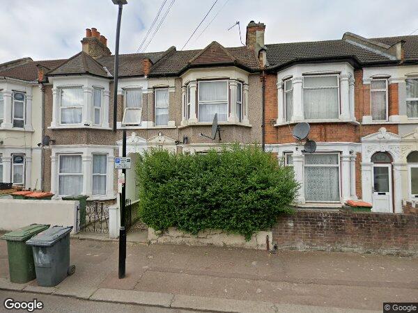 Flat Thackeray Road in Greater London