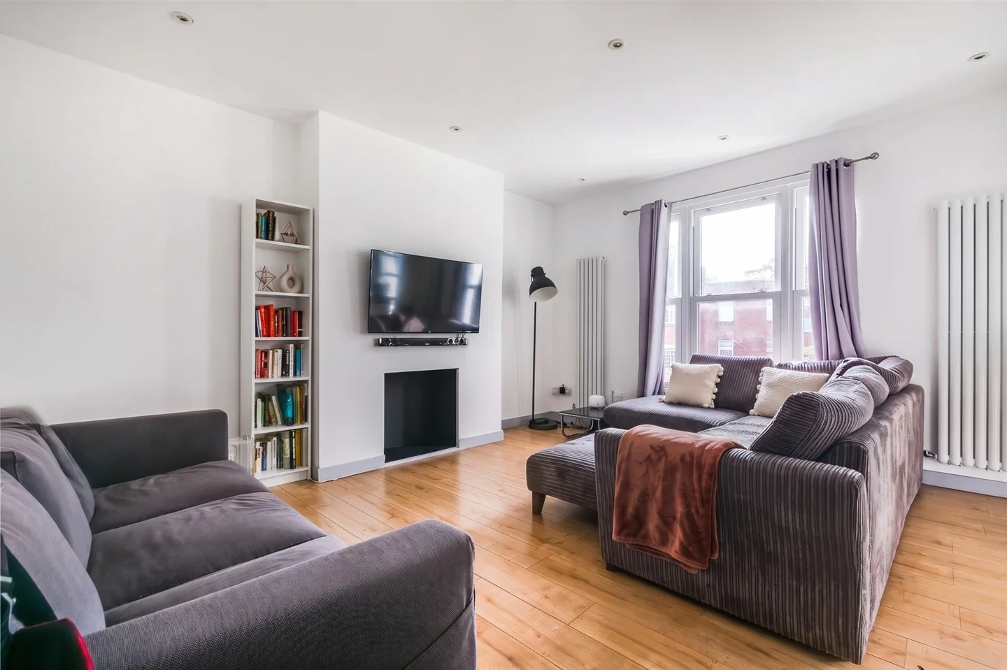 Flat Fulham Palace Road in Greater London