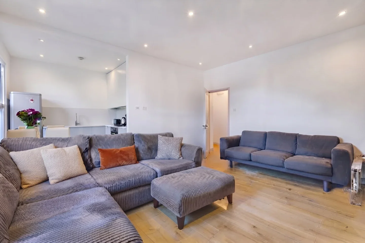 Flat Fulham Palace Road in Greater London