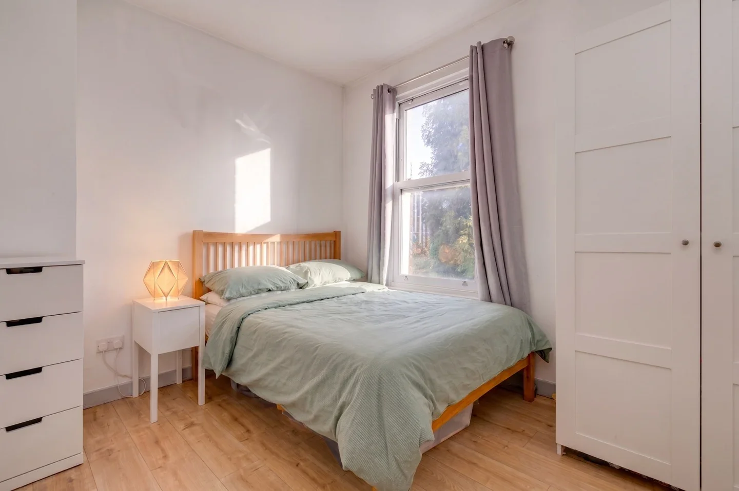 Flat Fulham Palace Road in Greater London