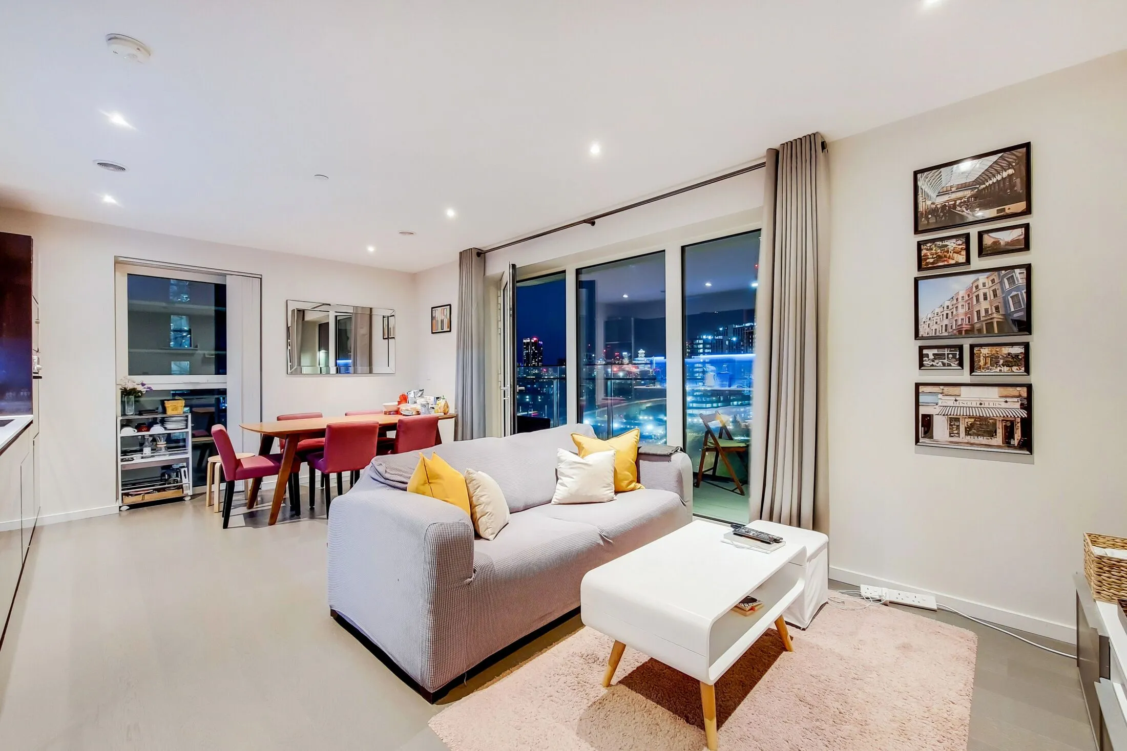 Flat Carpenters Road in Greater London
