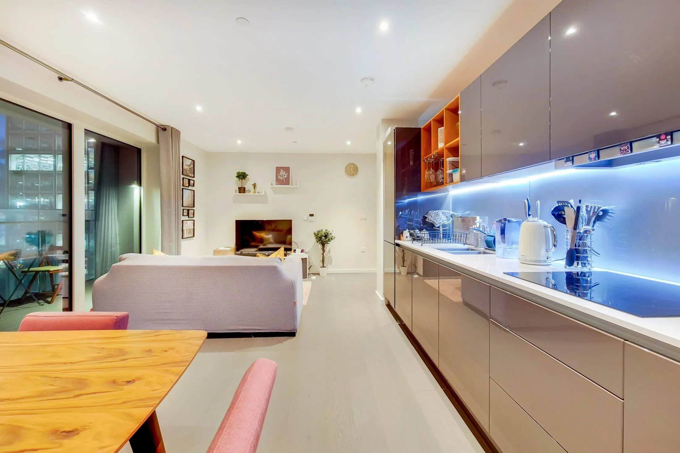 Flat Carpenters Road in Greater London