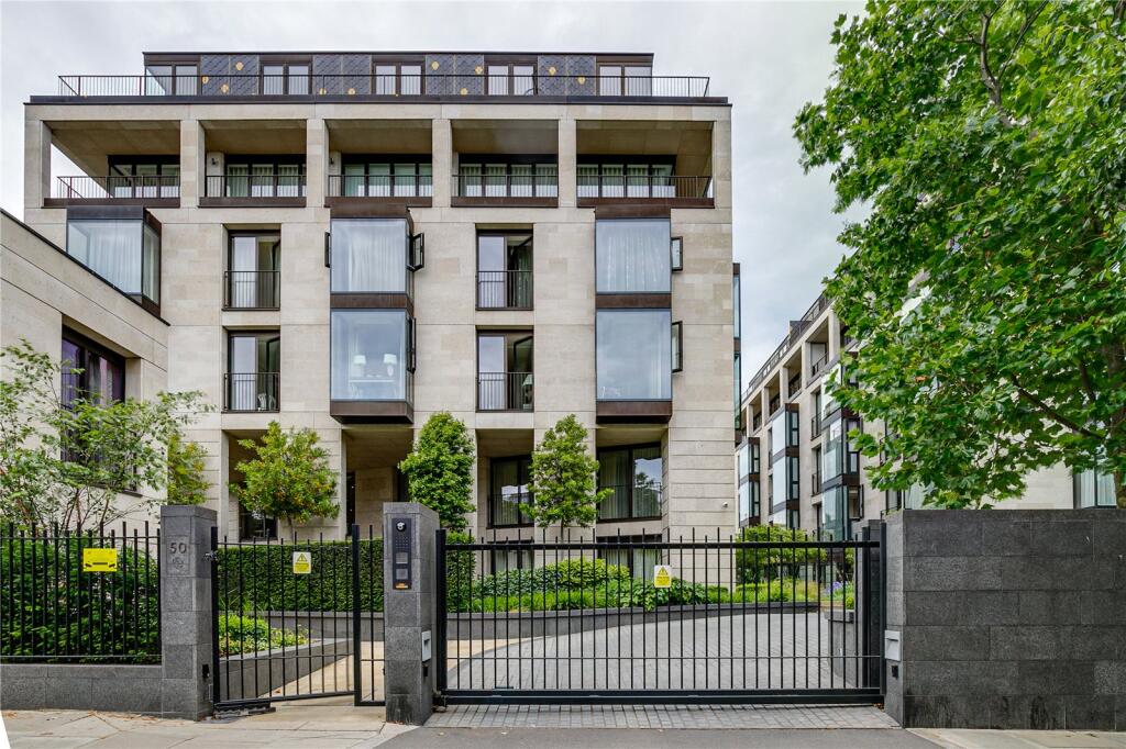 Flat St Edmund's Terrace in London