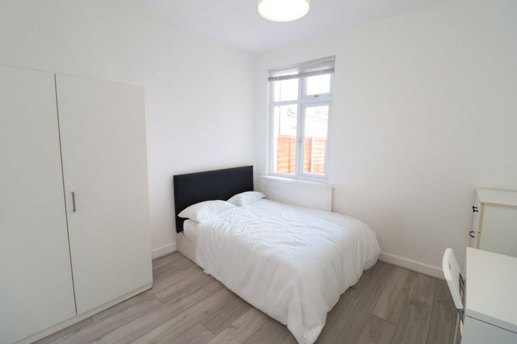 Room Globe Road in Greater London