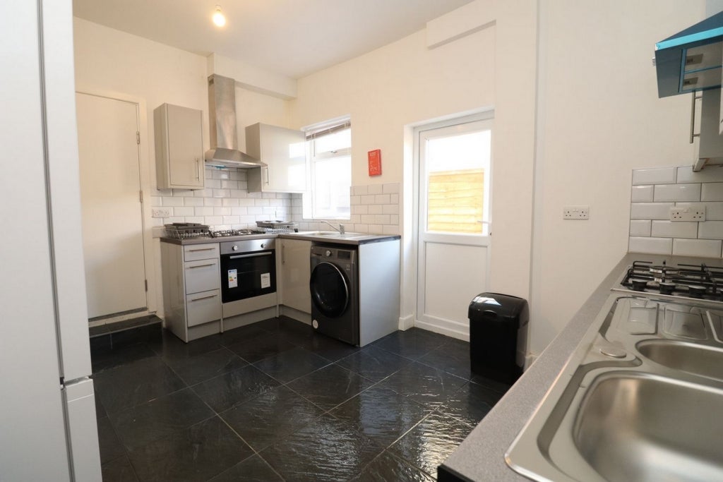 Room Globe Road in Greater London