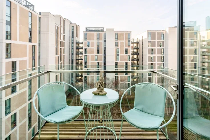 Flat Scarlet Close in Greater London