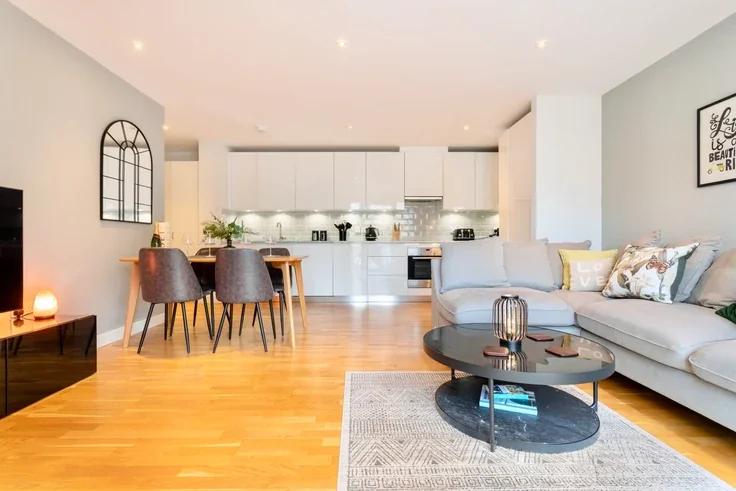 Flat Scarlet Close in Greater London
