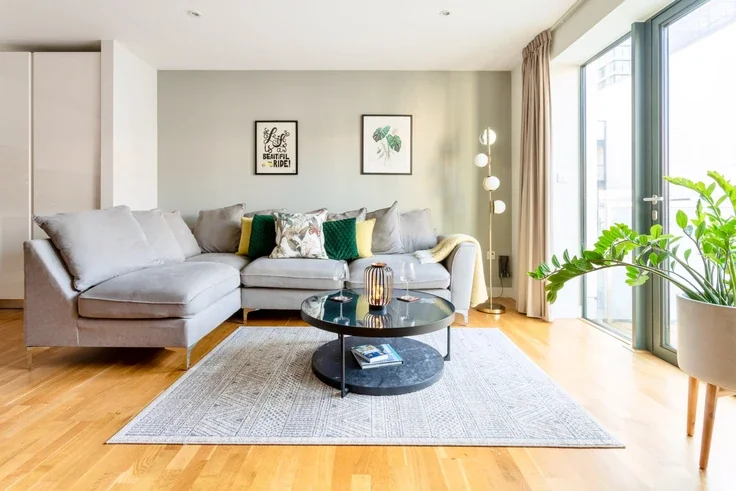 Flat Scarlet Close in Greater London