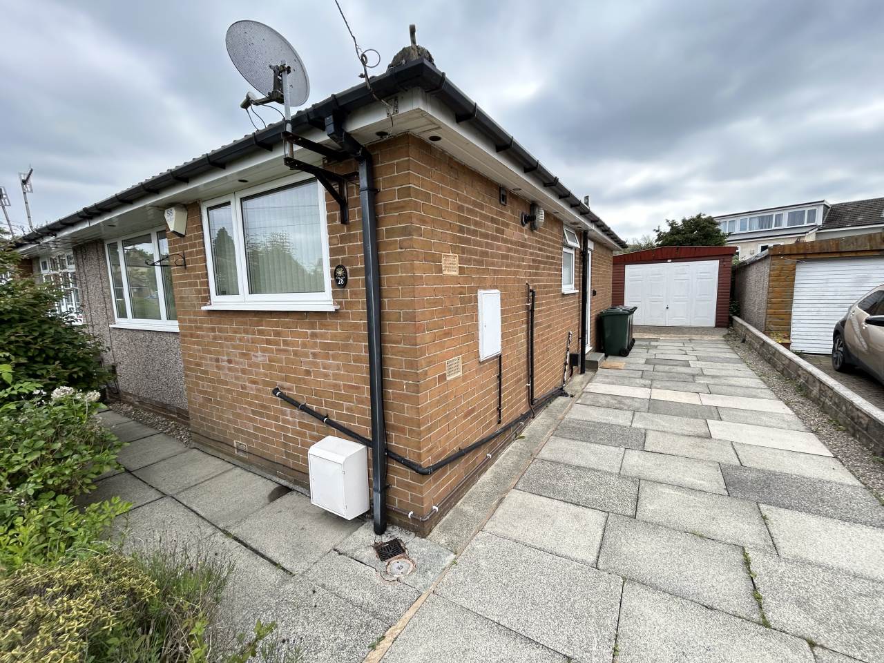 House Creskeld Way in Bradford