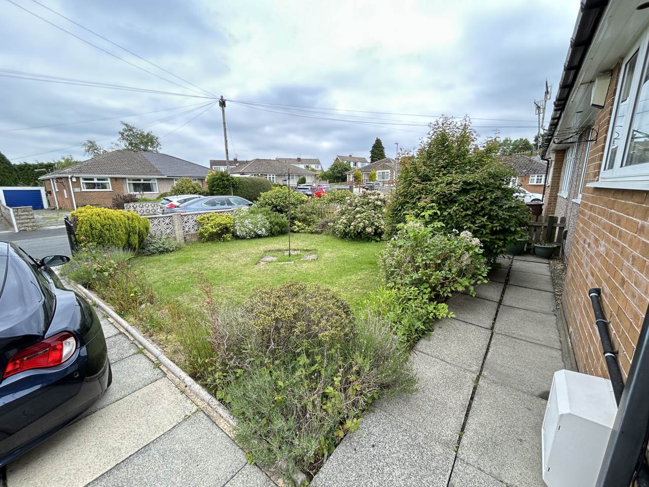 House Creskeld Way in Bradford