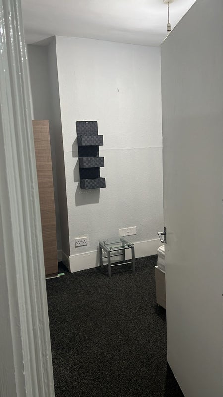 Room Plashet Grove in Greater London