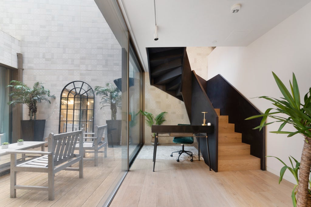 Flat Wardour Street in City of Westminster