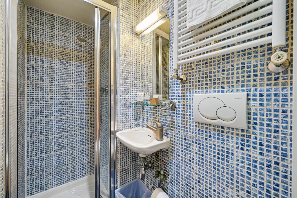 Flat Cartwright Gardens in Greater London