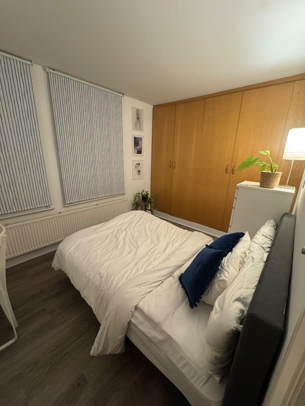 Room Fulham Road in Greater London