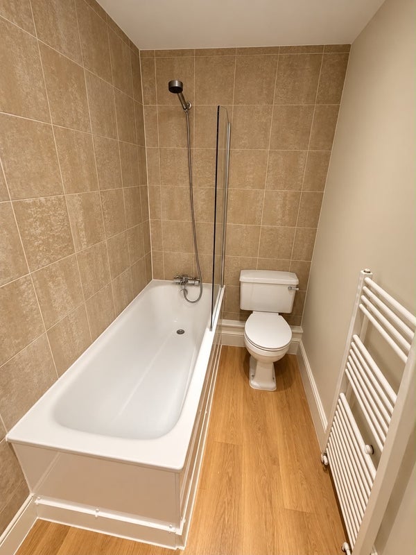 Room Fulham Road in Greater London