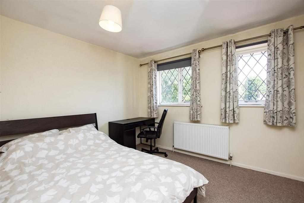 Room Heeley Road in Birmingham