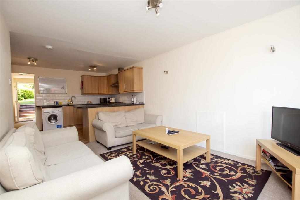 Room Heeley Road in Birmingham