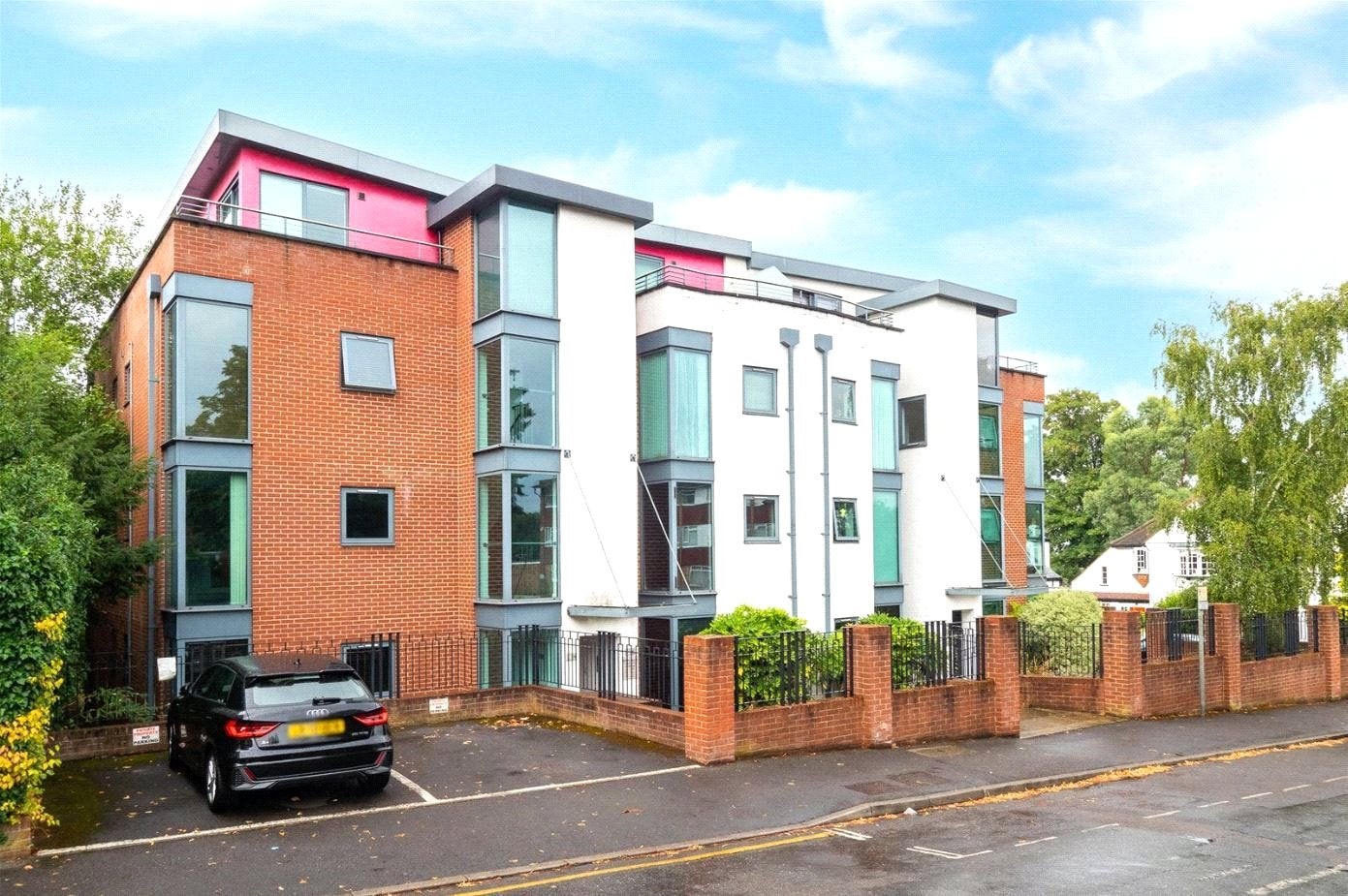 Flat Eaton Road in Greater London