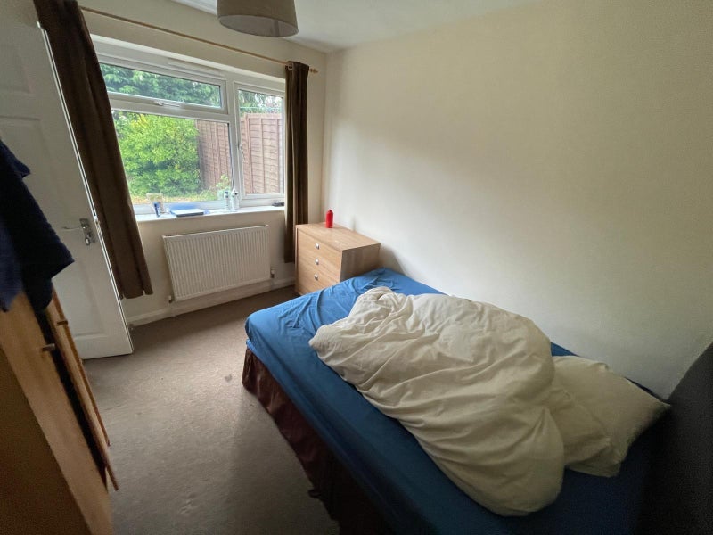 Room Northolt Avenue in East Hertfordshire