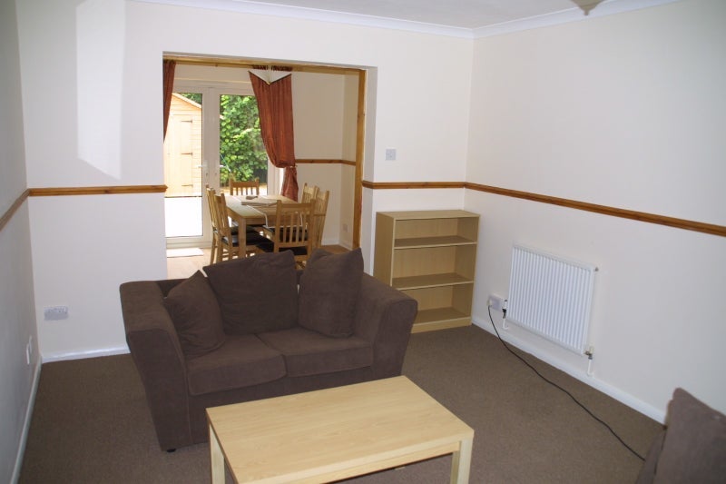 Room Northolt Avenue in East Hertfordshire