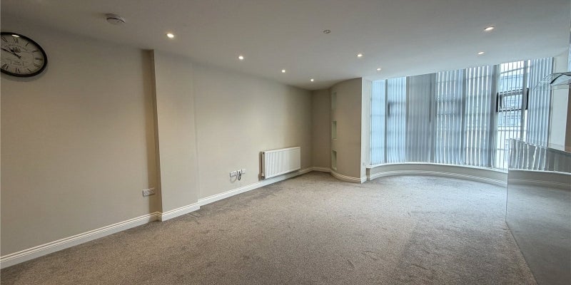 Flat Lyndhurst Road in Sefton
