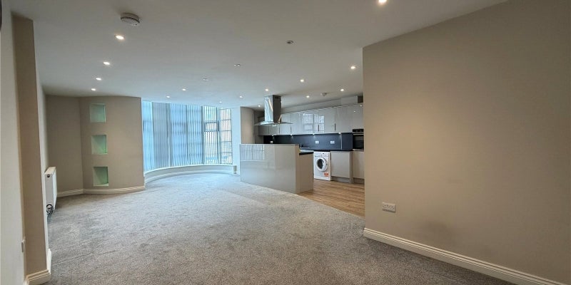 Flat Lyndhurst Road in Sefton