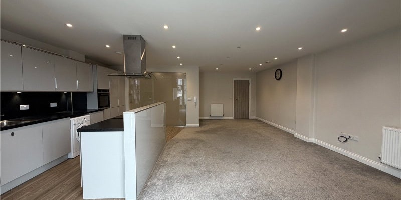 Flat Lyndhurst Road in Sefton