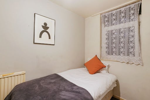 Room Chippenham Road in City of Westminster