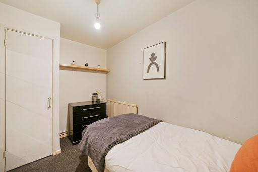 Room Chippenham Road in City of Westminster