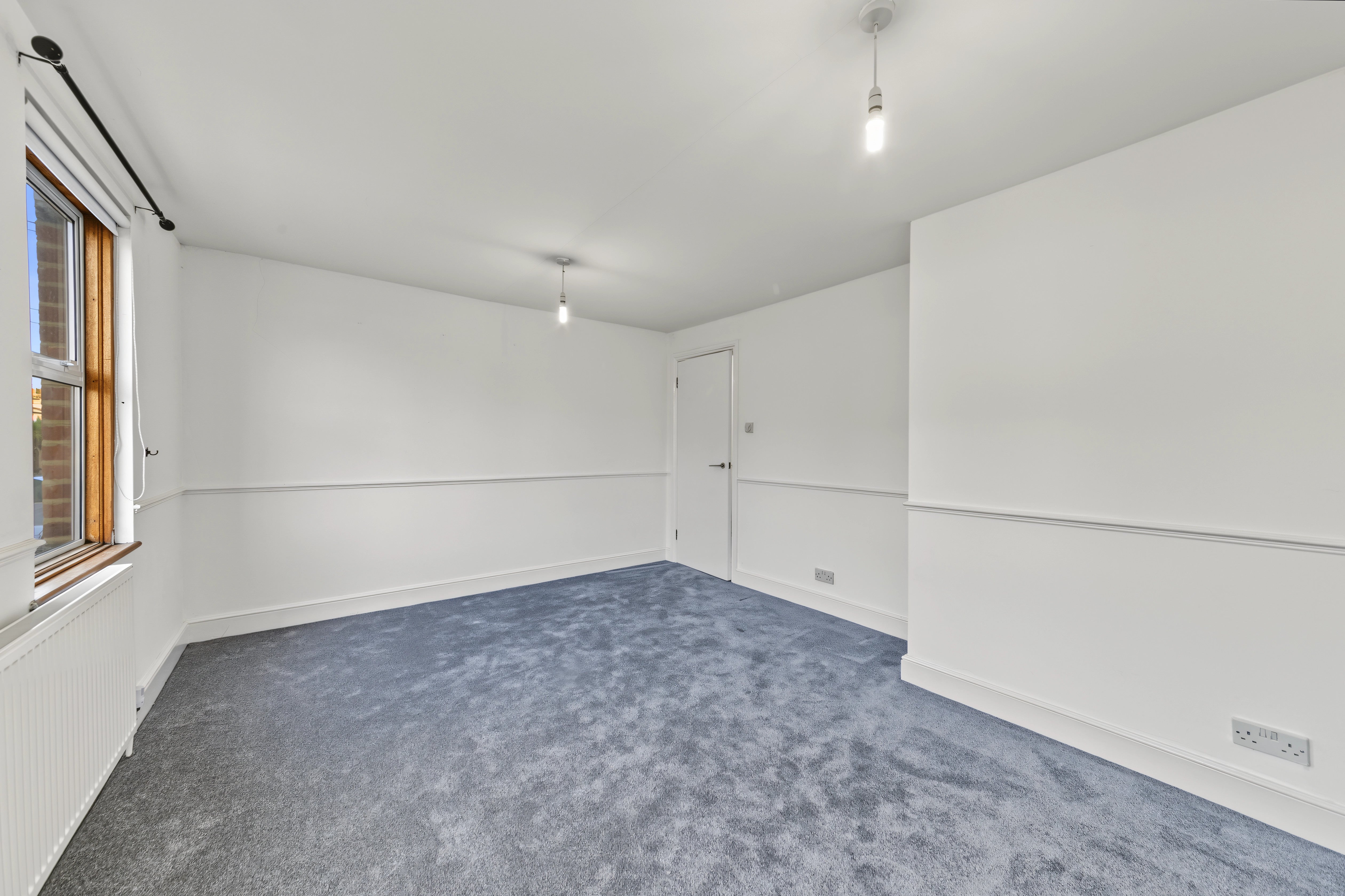 Flat Wellfield Road in Greater London