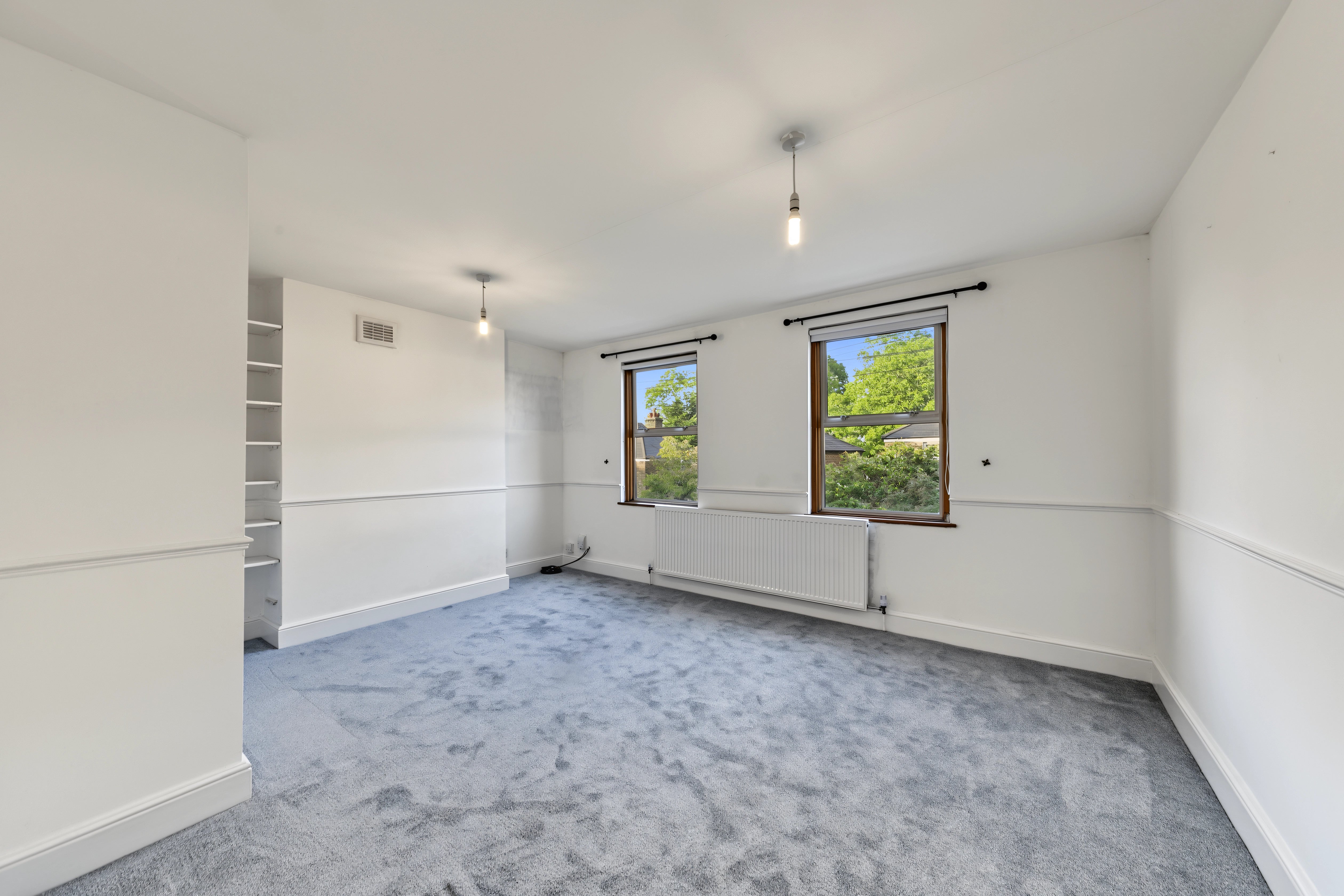 Flat Wellfield Road in Greater London