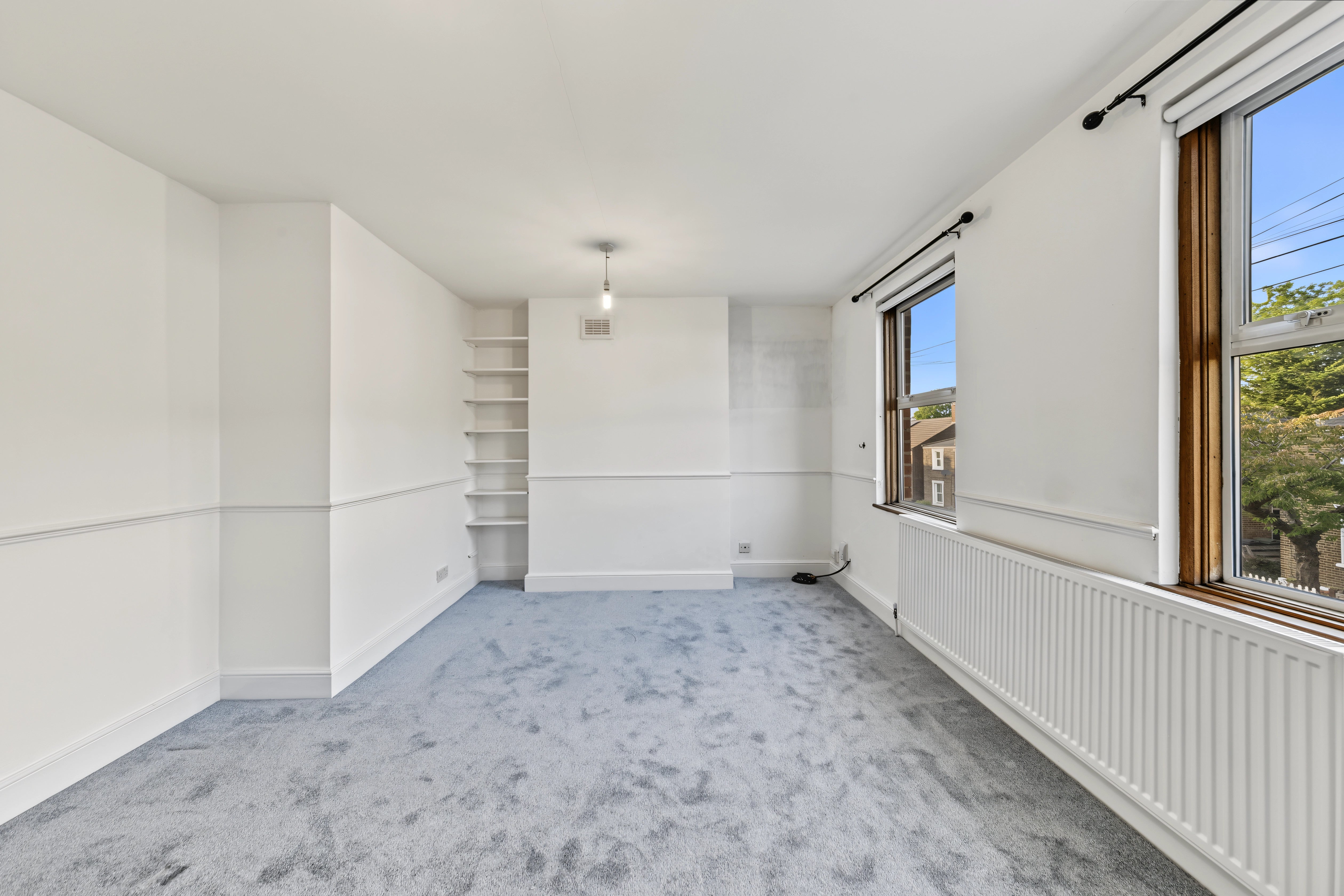 Flat Wellfield Road in Greater London