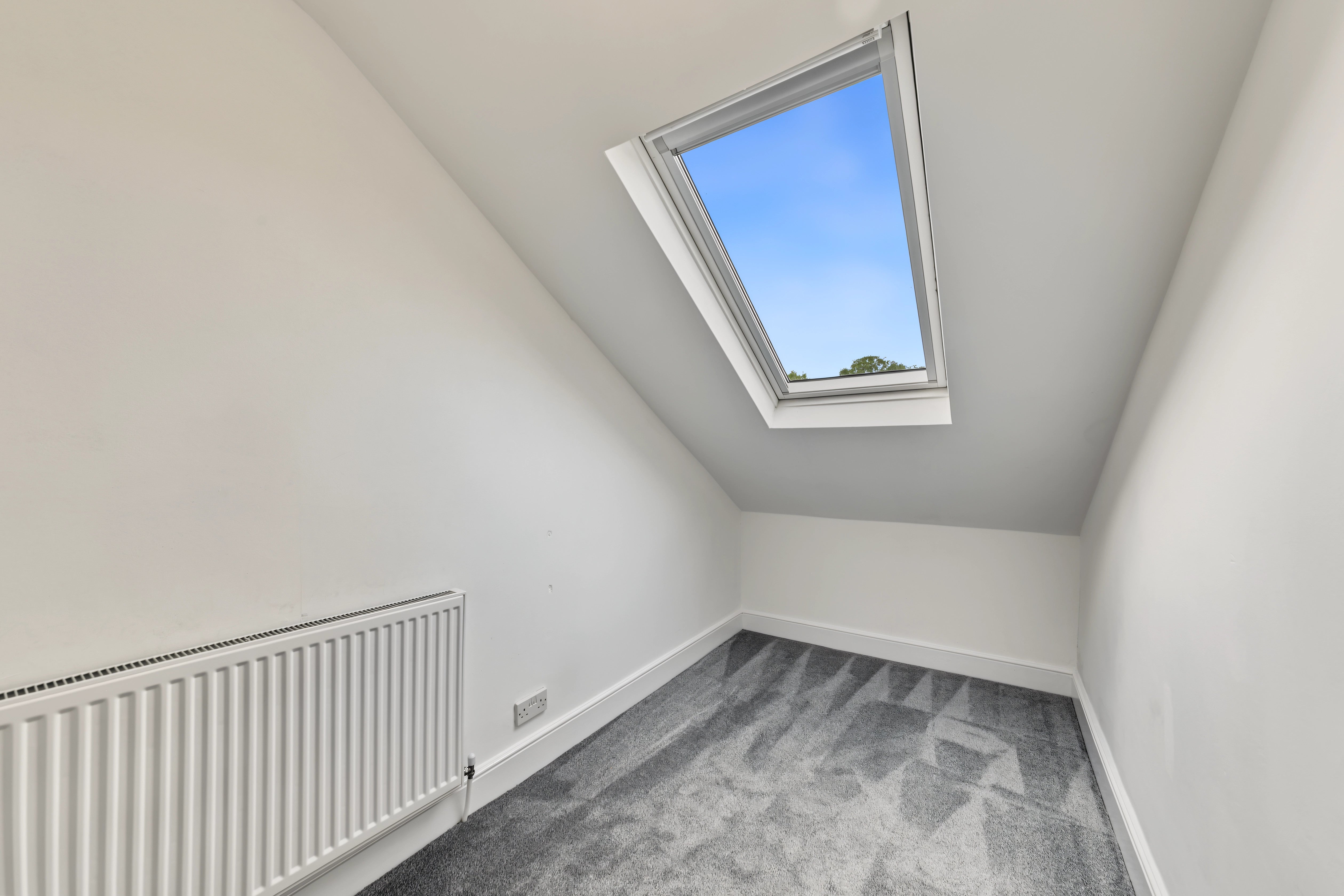 Flat Wellfield Road in Greater London
