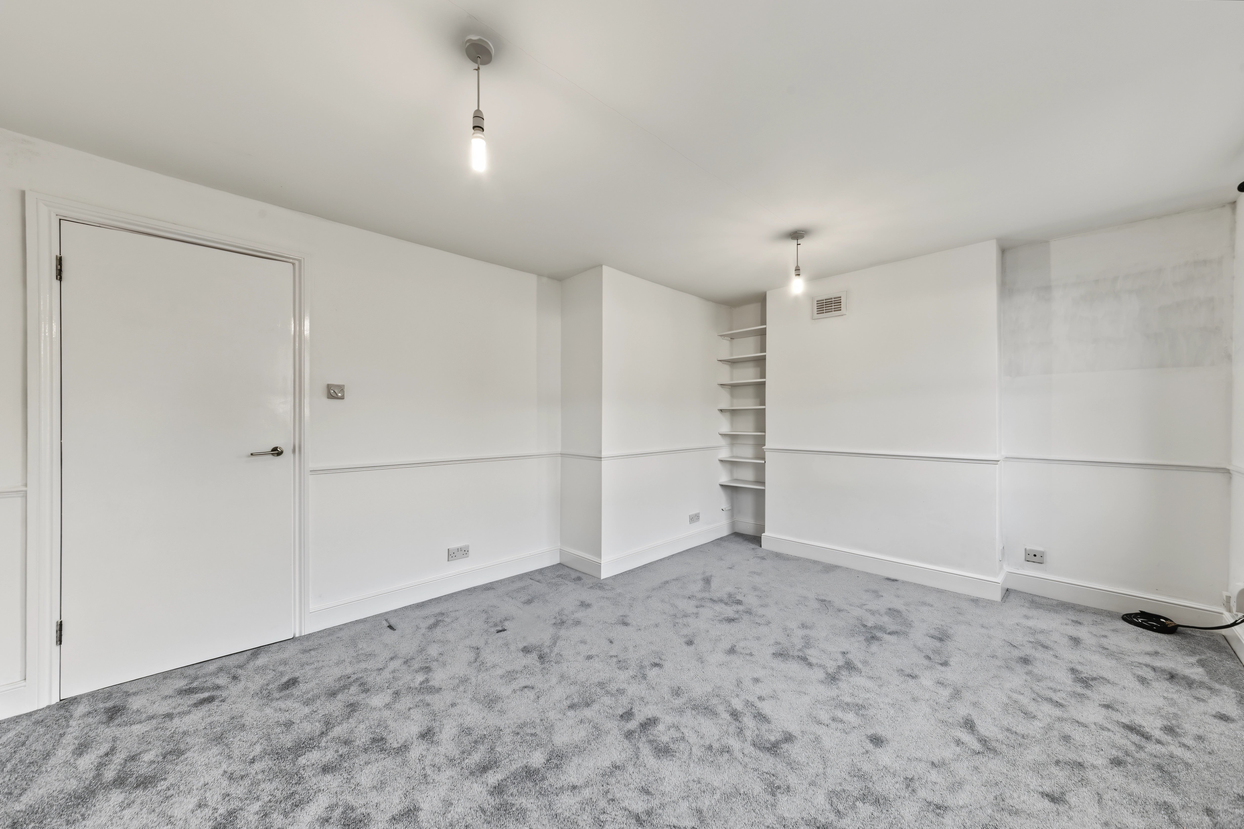 Flat Wellfield Road in Greater London