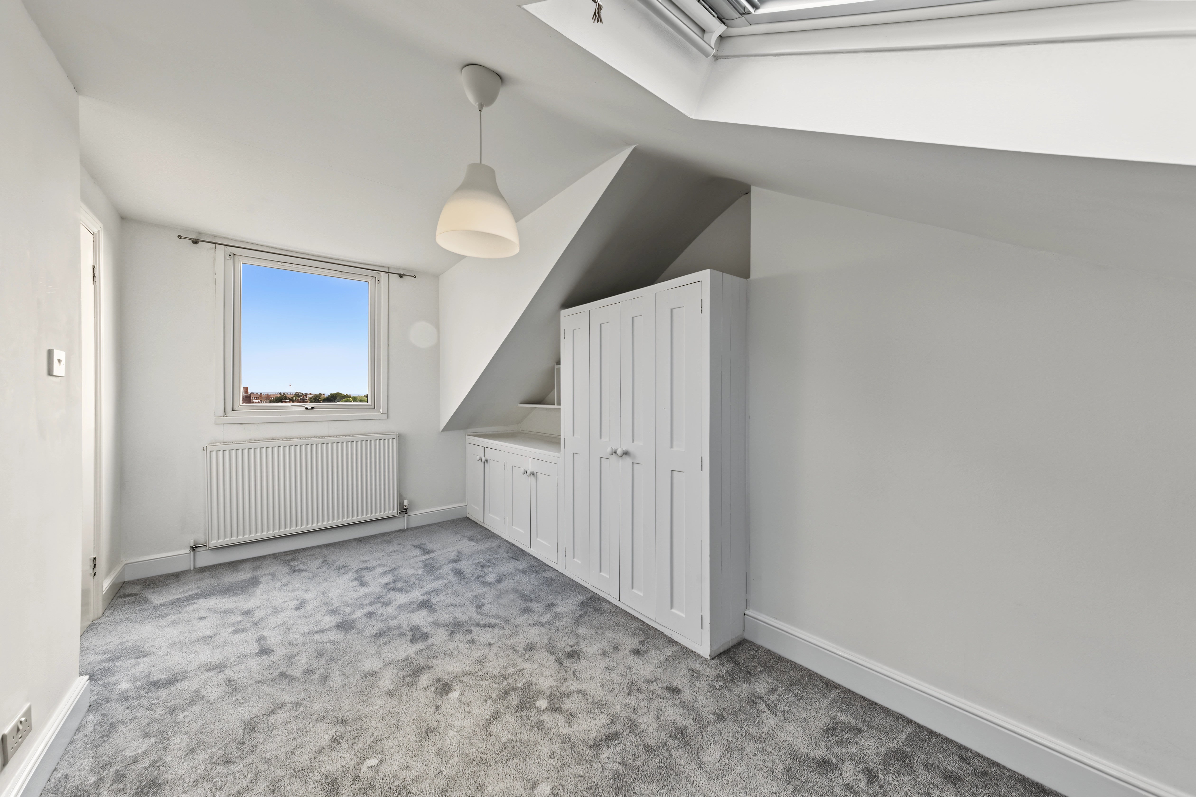 Flat Wellfield Road in Greater London