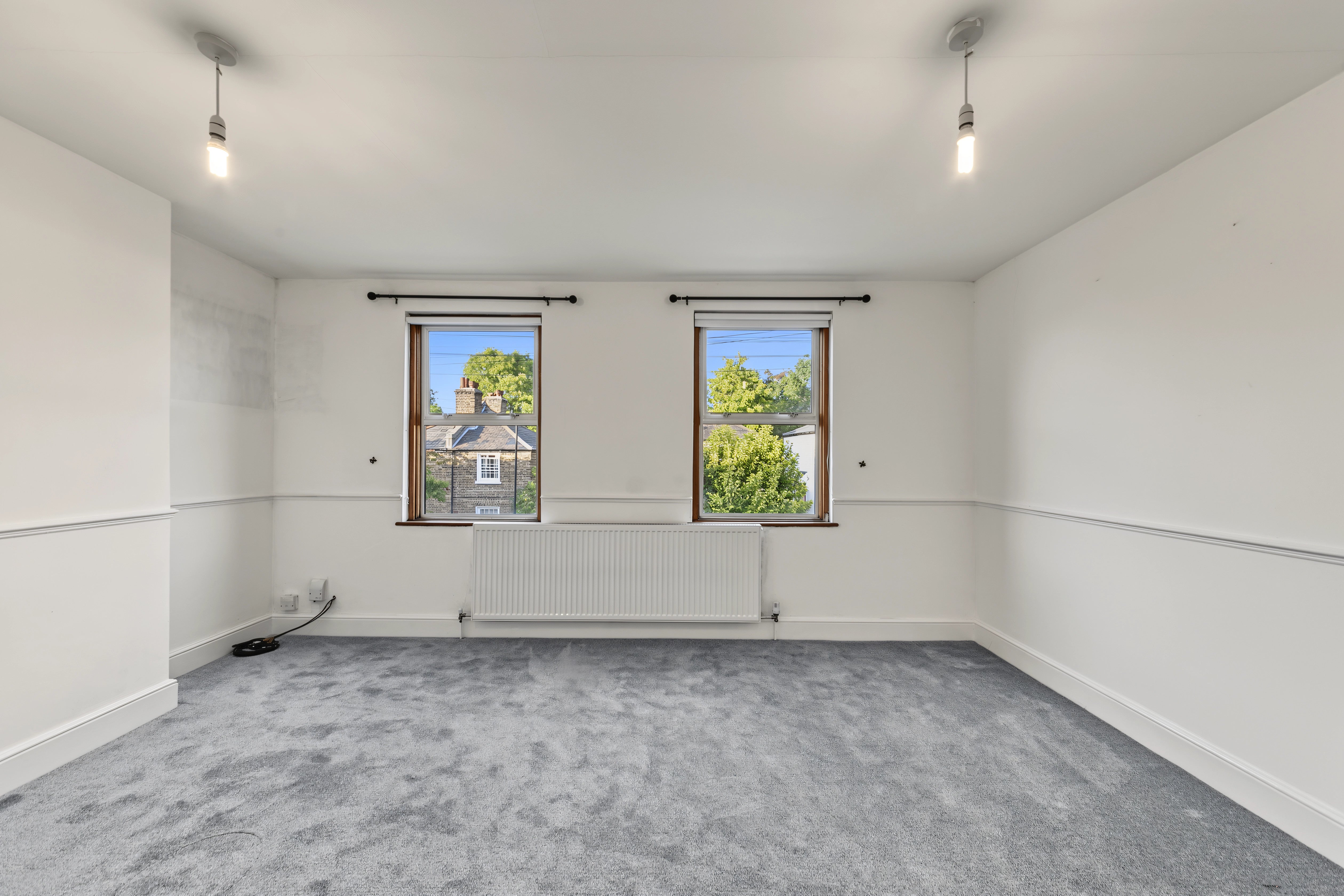 Flat Wellfield Road in Greater London