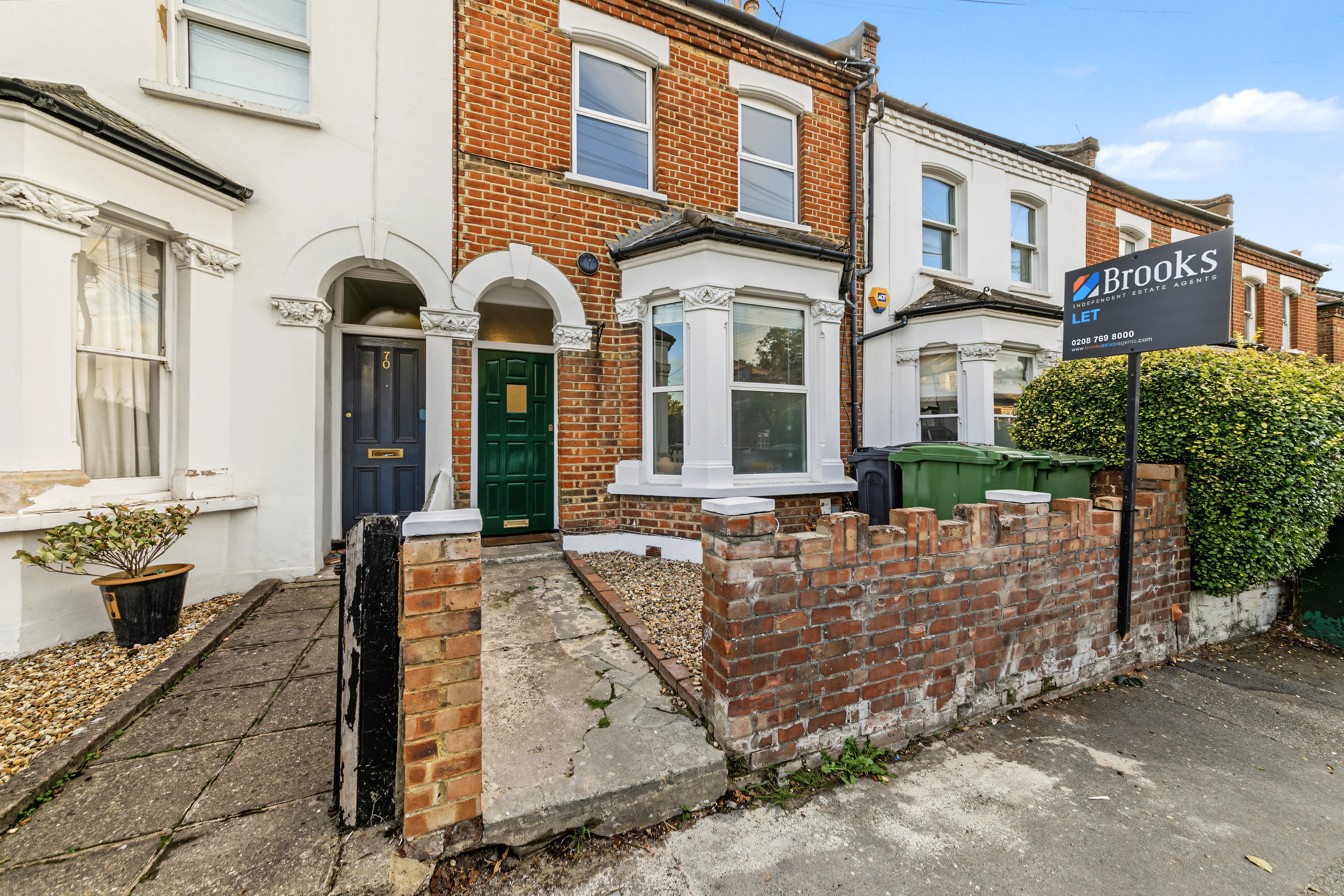 Flat Wellfield Road in Greater London