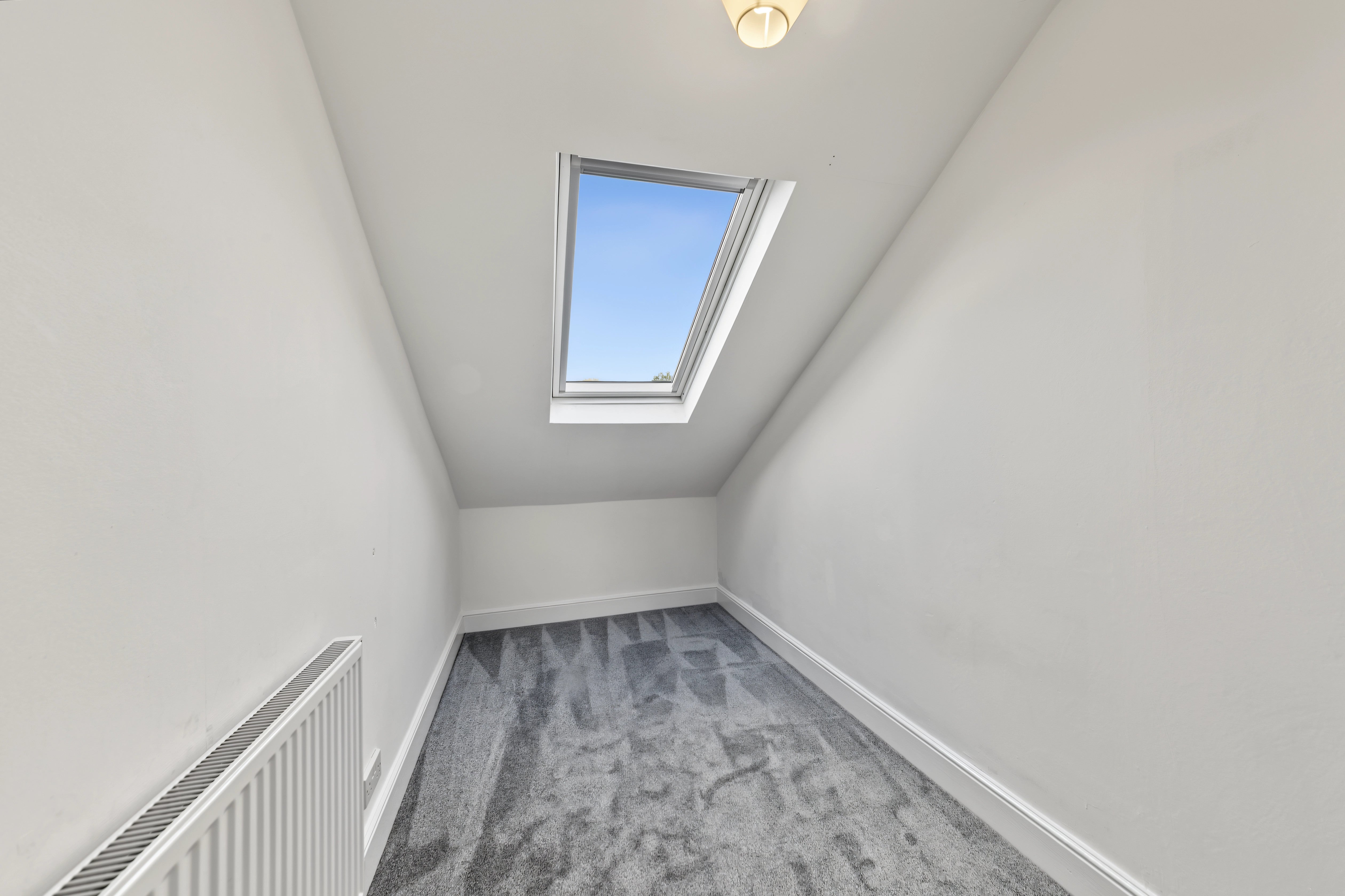 Flat Wellfield Road in Greater London